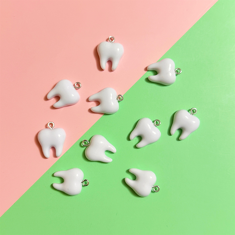 Resin Art Notes - 10pcs Cute White Teeth Resin Pendant